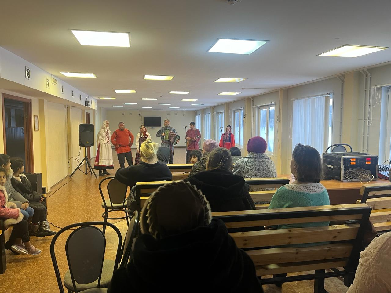 Ансамбль «Миряне» выступил в Леонидовке Ансамбль «Миряне» выступил в Леонидовке